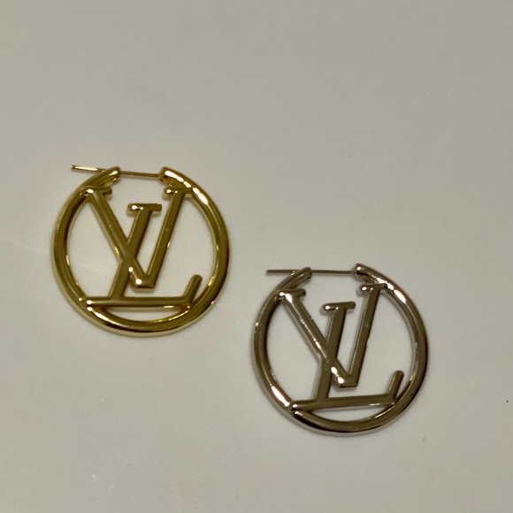 Silver… Silver… LV Silver Earrings - Picture 5 of 5